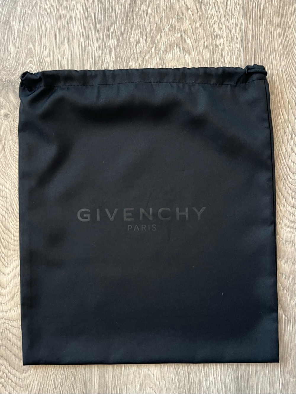 Givenchy dust bag (C98)